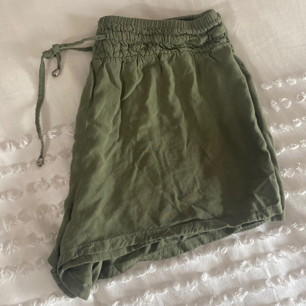 Light weight shorts green